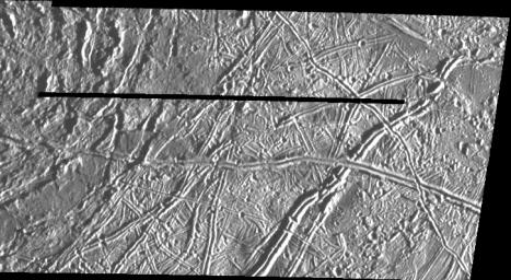 PIA00542: Prominent Doublet Ridges on Europa