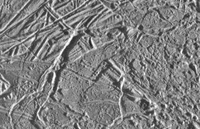 PIA00544: Ridges on Europa