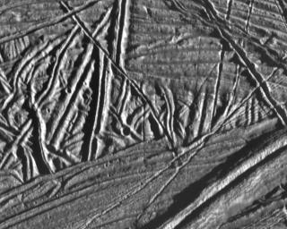 PIA00849: Ridges and Fractures on Europa