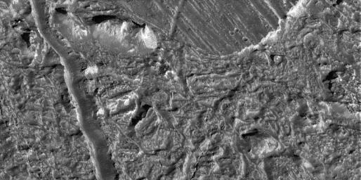 PIA01177: Chaotic Terrain on Europa in Very High Resolution