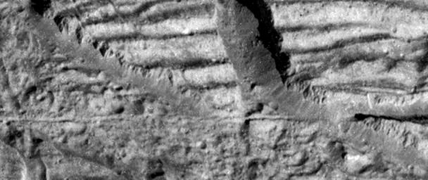PIA01182: Very High Resolution Image of Icy Cliffs on Europa