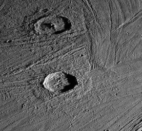 PIA01609: Fresh Impact Craters on Ganymede