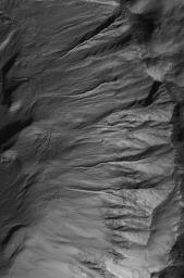 PIA01889: Sharp View of Gullies in Southern Winter