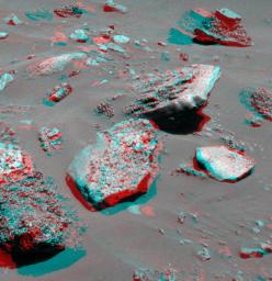PIA06091: Gusev Rocks Solidified from Lava (3-D)
