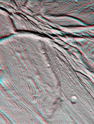 PIA06189: Cassini Views Enceladus in Stereo