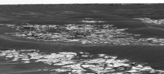 PIA06341: 'Erebus Crater' on the Horizon