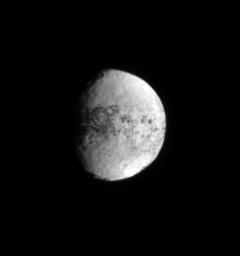 PIA09010: Unveiling Iapetus