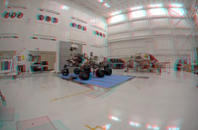 PIA15180: 3-D Anaglyph Fish-eye View of NASA's Curiosity Rover and its Rocket-Powered Descent Vehicle