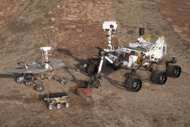 PIA15277: Three Generations in Mars Yard, High Viewpoint