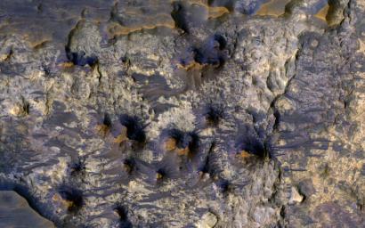 PIA21273: Possible Layers on Floor of Suzhi Crater