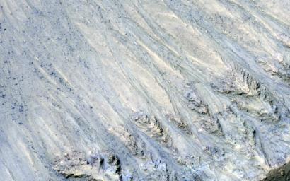 PIA22114: Transient Slope Lineae Formation in a Well-Preserved Crater