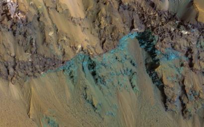 PIA22465: Bedrock Exposed in the Rim of Hale Crater