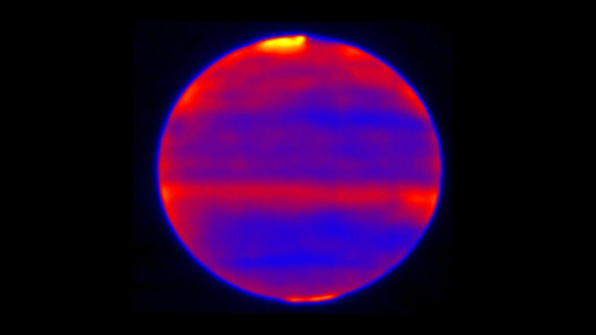 PIA22774: Jupiter Poles: Hot from Solar Wind