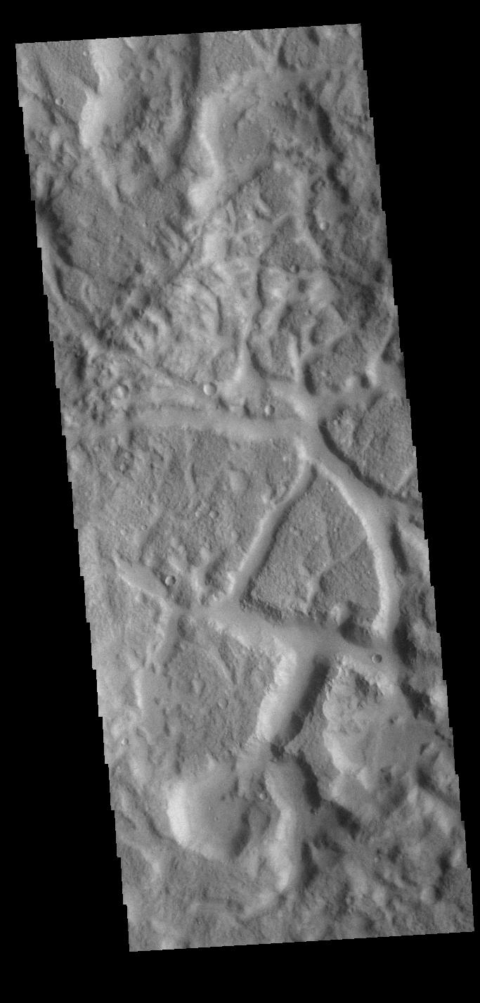 PIA23905: de Vaucouleurs Crater
