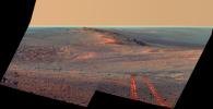PIA18605: Rover Tracks in Northward View Along West Rim of Endeavour, False Color
