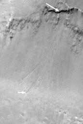 PIA01680: Boulder Tracks on Schiaparelli Basin South Wall