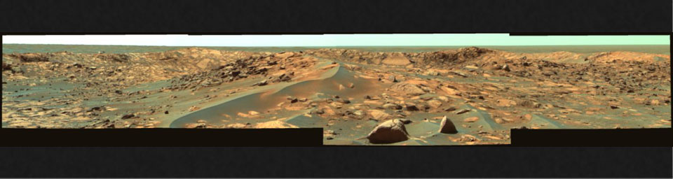 PIA08631: Opportunity Approaches the Bowl of Beagle Crater (False Color)
