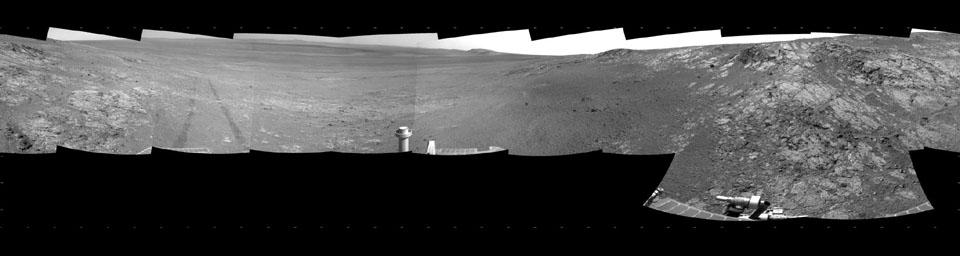 PIA16558: Opportunity's Surroundings on Sol 3105, on 'Matijevic Hill'