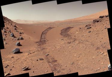 PIA17944: Curiosity's Color View of Martian Dune After Crossing It