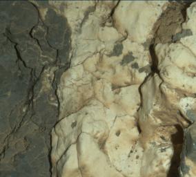 PIA19162: Night Close-up of Mineral Veins at 'Garden City,' Mars