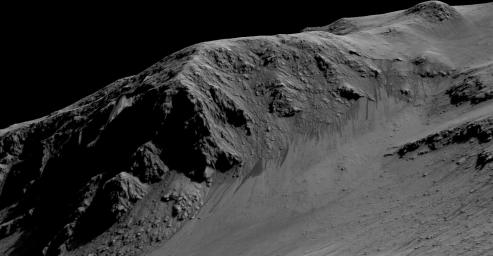 PIA19918: Recurring "Lineae" on Slopes at Horowitz Crater