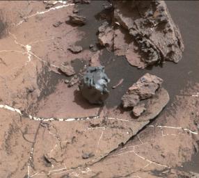 PIA21134: Curiosity Rover Finds and Examines a Meteorite on Mars