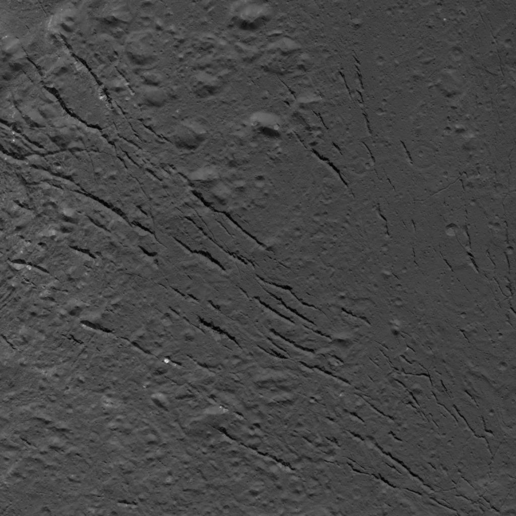 PIA22760: Fracture Pattern on the Floor of Occator Crater