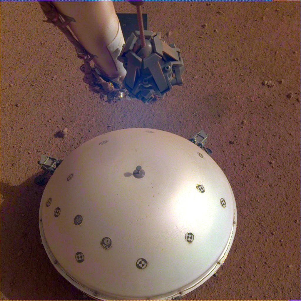 PIA23177: InSight's Seismometer on the Martian Surface