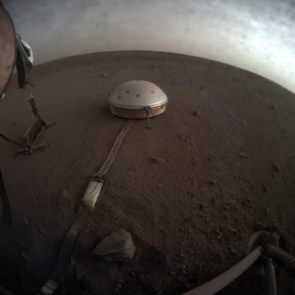 PIA23180: InSight Images Clouds on Mars
