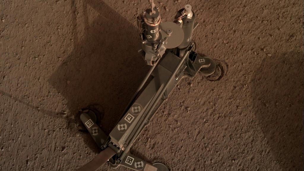 PIA23271: Signs of the Heat Probe Shifting on Mars